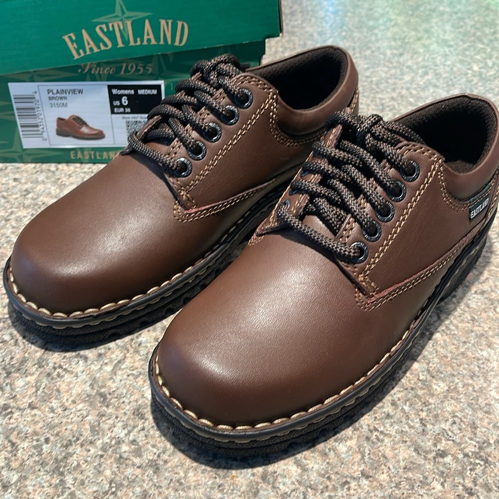 Women’s 6M Eastland Plainview Brown NWT